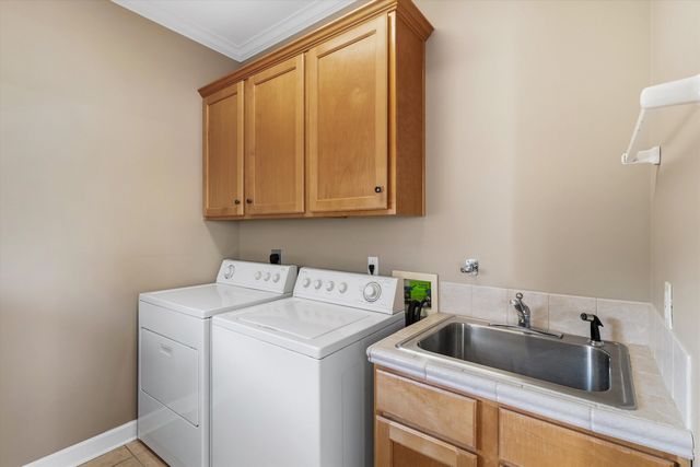 8712 RIVER HOLLOW DR, Memphis, TN 38016