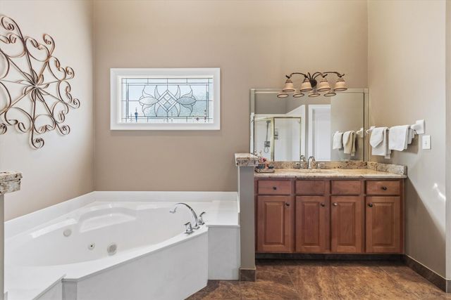 8712 RIVER HOLLOW DR, Memphis, TN 38016