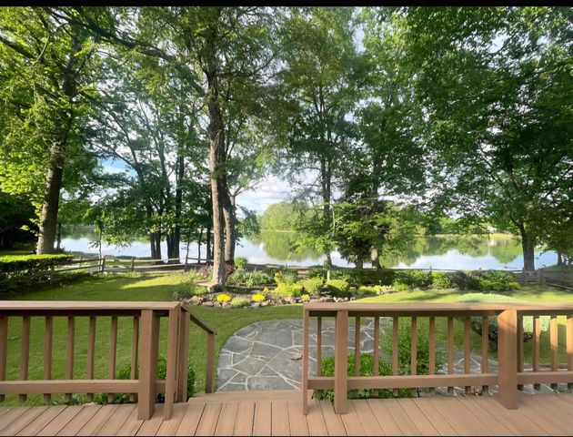 8712 RIVER HOLLOW DR, Memphis, TN 38016