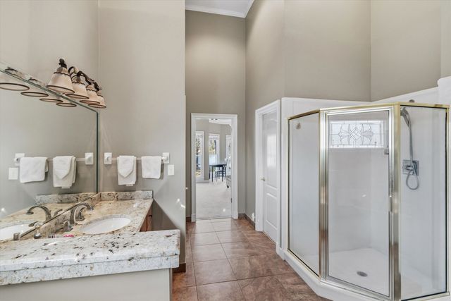 8712 RIVER HOLLOW DR, Memphis, TN 38016