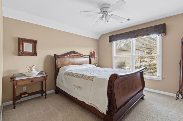 8712 RIVER HOLLOW DR, Memphis, TN 38016