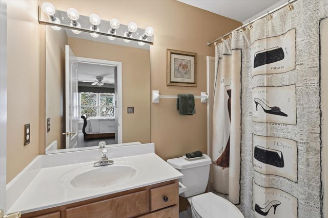 8712 RIVER HOLLOW DR, Memphis, TN 38016