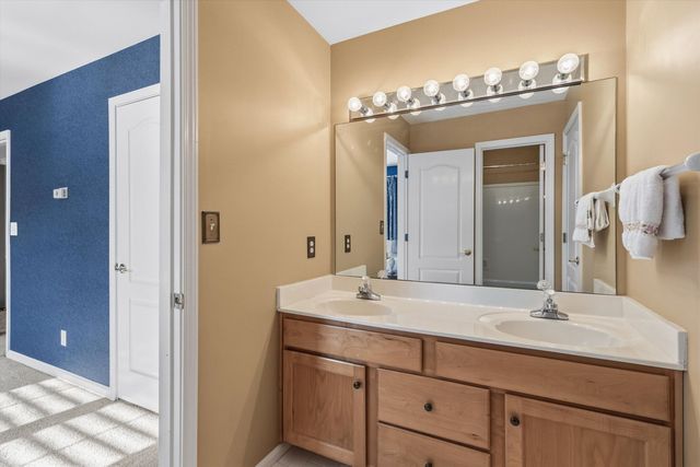 8712 RIVER HOLLOW DR, Memphis, TN 38016