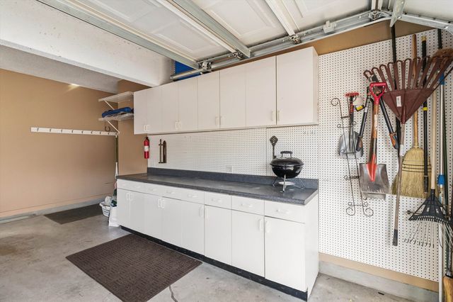 8712 RIVER HOLLOW DR, Memphis, TN 38016