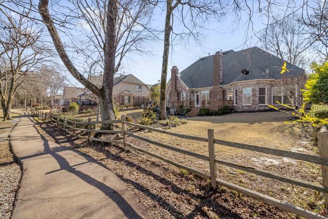 8712 RIVER HOLLOW DR, Memphis, TN 38016