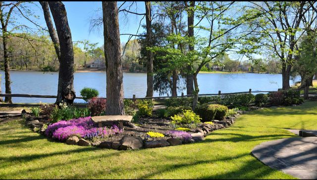 8712 RIVER HOLLOW DR, Memphis, TN 38016