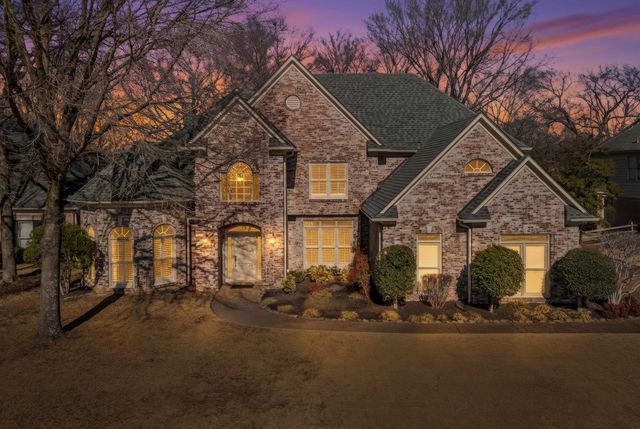 8712 RIVER HOLLOW DR, Memphis, TN 38016