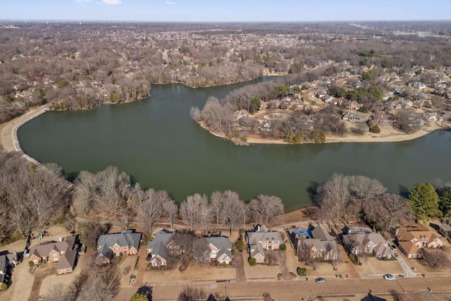 8712 RIVER HOLLOW DR, Memphis, TN 38016