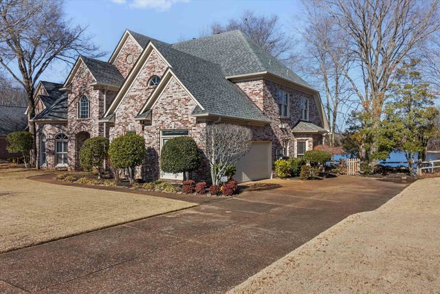 8712 RIVER HOLLOW DR, Memphis, TN 38016