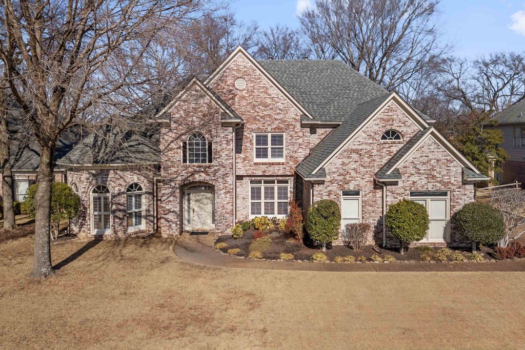 8712 RIVER HOLLOW DR, Memphis, TN 38016