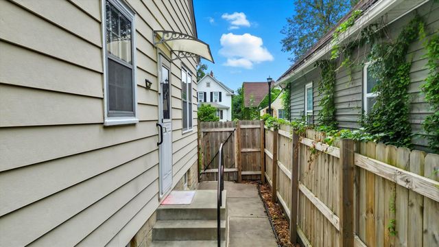 865 19th Avenue SE, Minneapolis, MN 55414