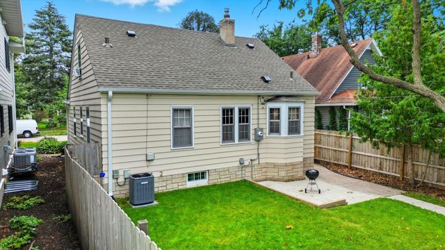 865 19th Avenue SE, Minneapolis, MN 55414