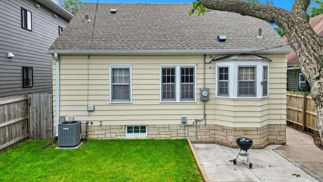 865 19th Avenue SE, Minneapolis, MN 55414
