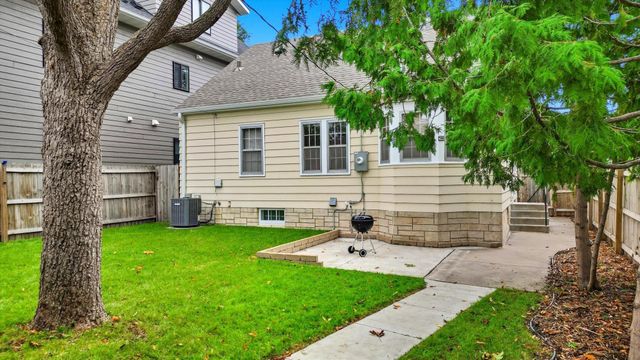 865 19th Avenue SE, Minneapolis, MN 55414