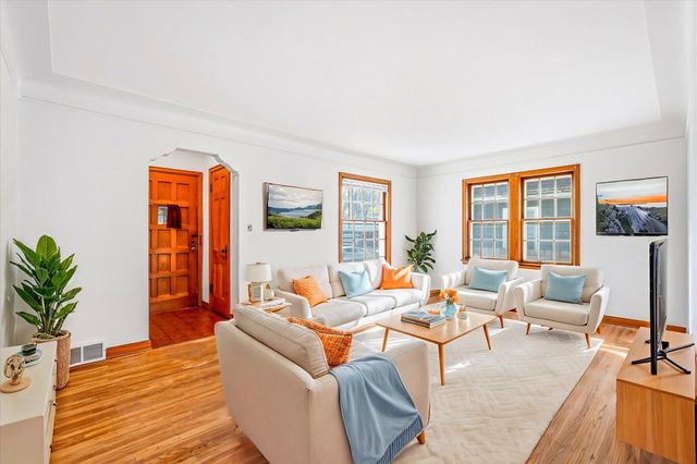 865 19th Avenue SE, Minneapolis, MN 55414