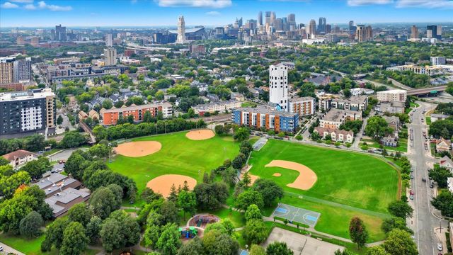 865 19th Avenue SE, Minneapolis, MN 55414