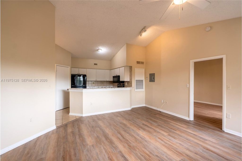 2445 SW 18th Ter 123, Fort Lauderdale, FL 33315