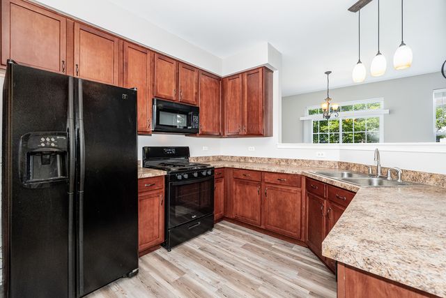 158 Concord Drive S 158, Oswego, IL 60543