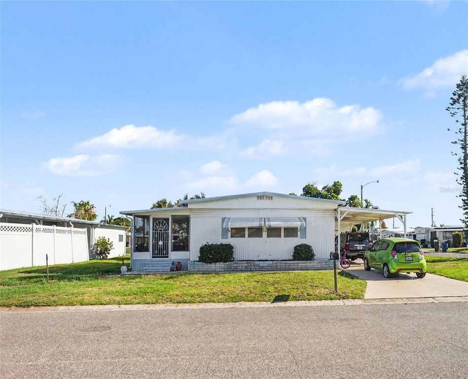 Image 2 of property listing at 309 50TH AVENUE TERRACE E, Bradenton, FL 34203