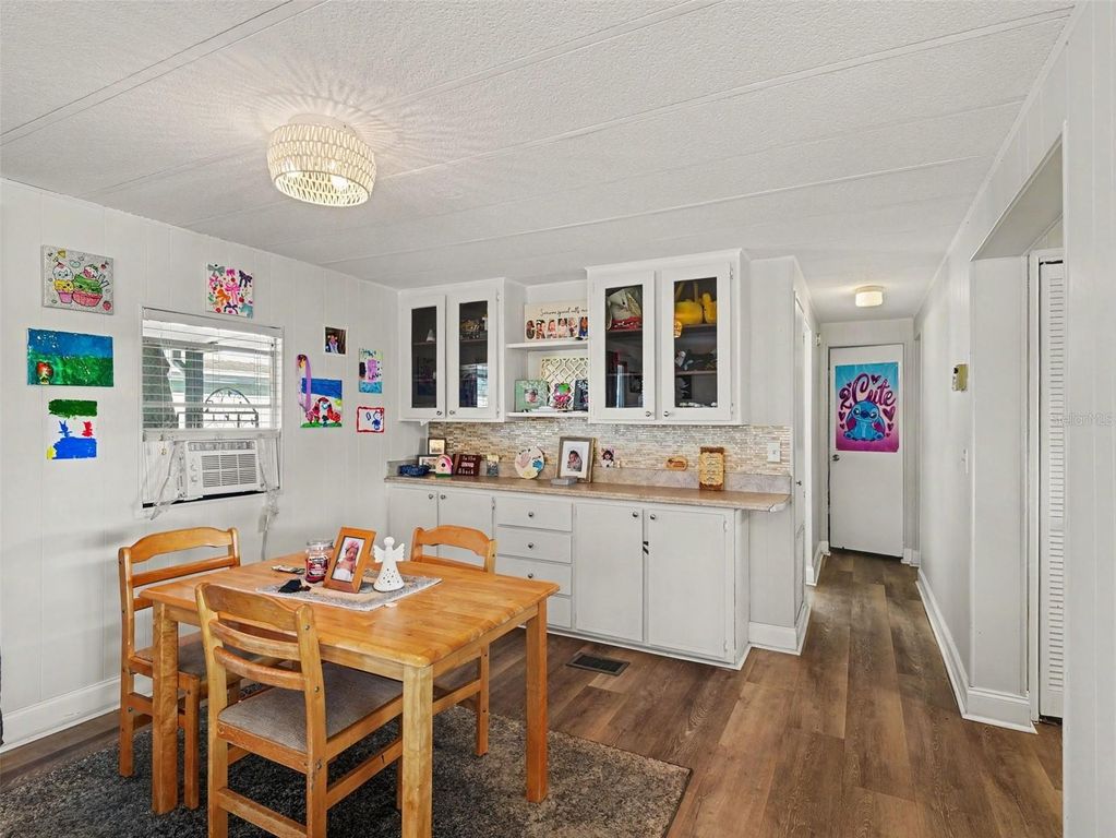 Image 12 of property listing at 309 50TH AVENUE TERRACE E, Bradenton, FL 34203