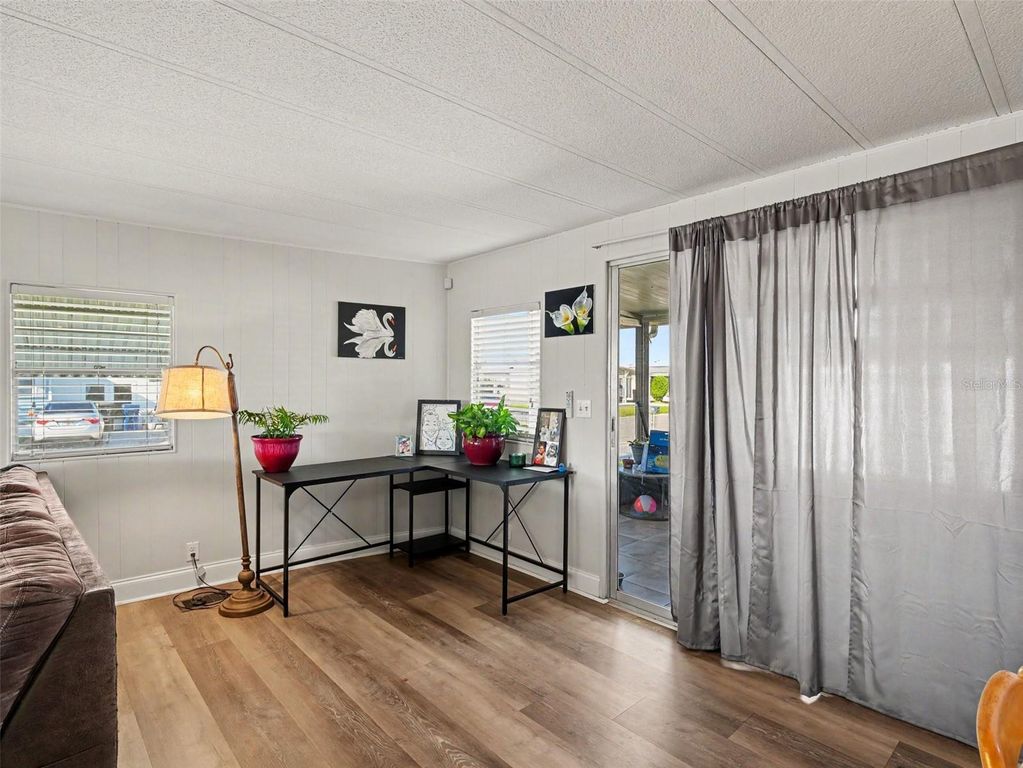 Image 15 of property listing at 309 50TH AVENUE TERRACE E, Bradenton, FL 34203