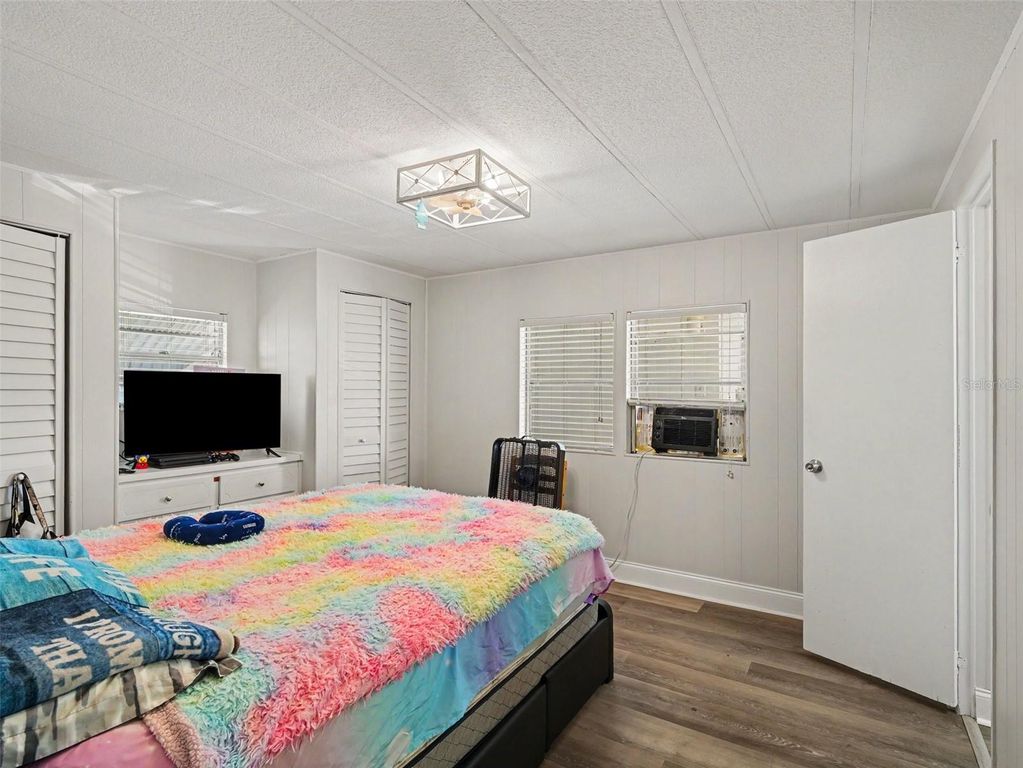 Image 19 of property listing at 309 50TH AVENUE TERRACE E, Bradenton, FL 34203