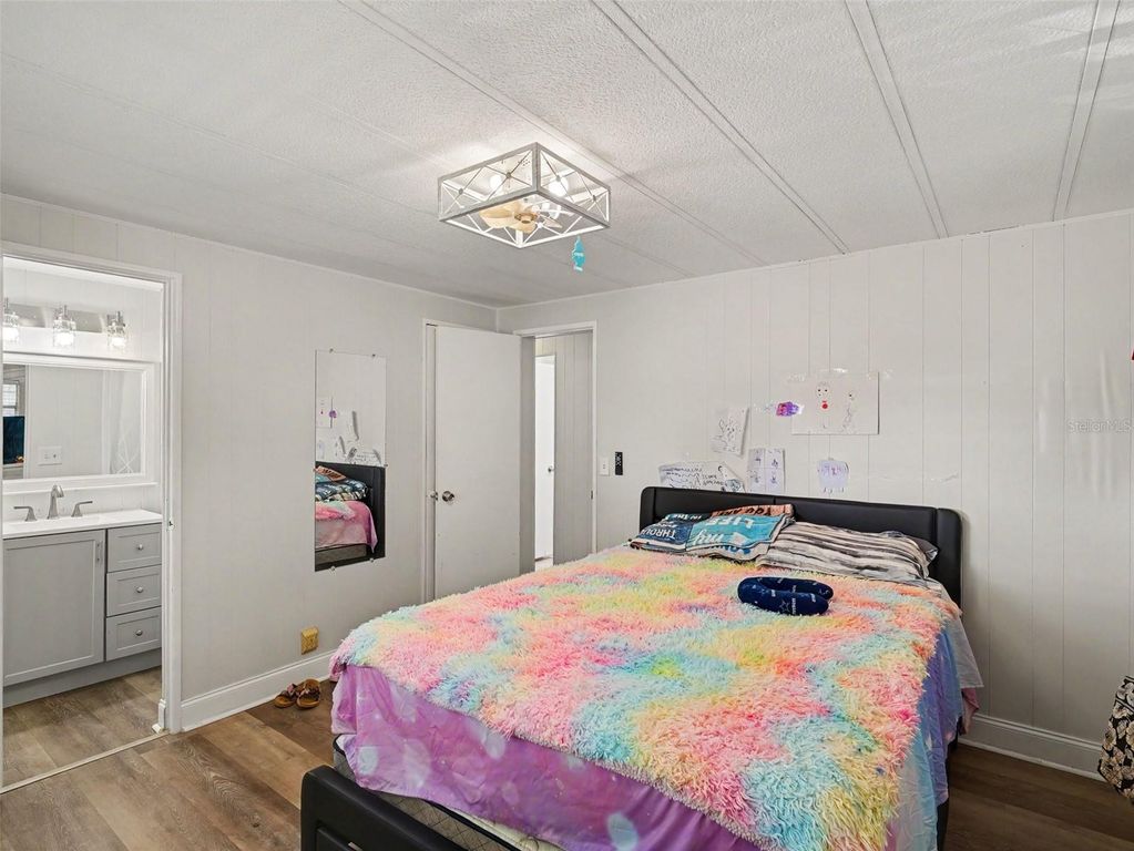 Image 20 of property listing at 309 50TH AVENUE TERRACE E, Bradenton, FL 34203