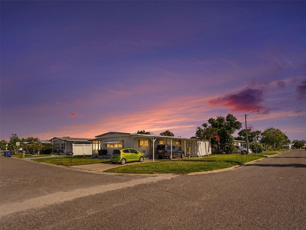 Image 3 of property listing at 309 50TH AVENUE TERRACE E, Bradenton, FL 34203