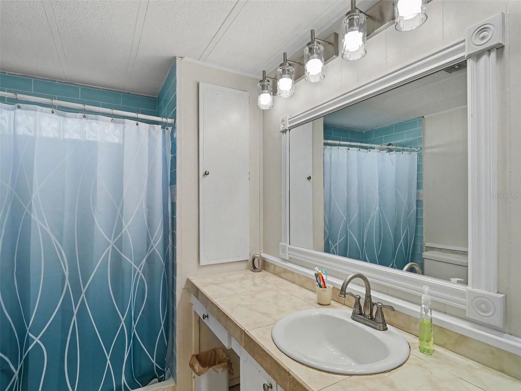 Image 23 of property listing at 309 50TH AVENUE TERRACE E, Bradenton, FL 34203