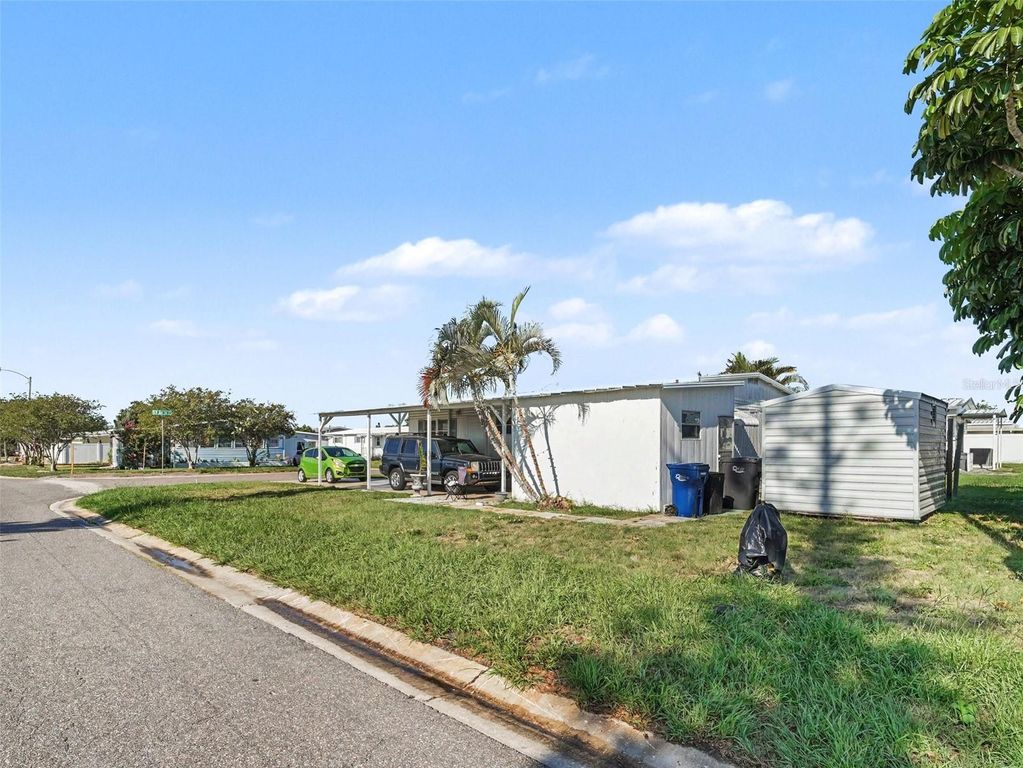 Image 27 of property listing at 309 50TH AVENUE TERRACE E, Bradenton, FL 34203