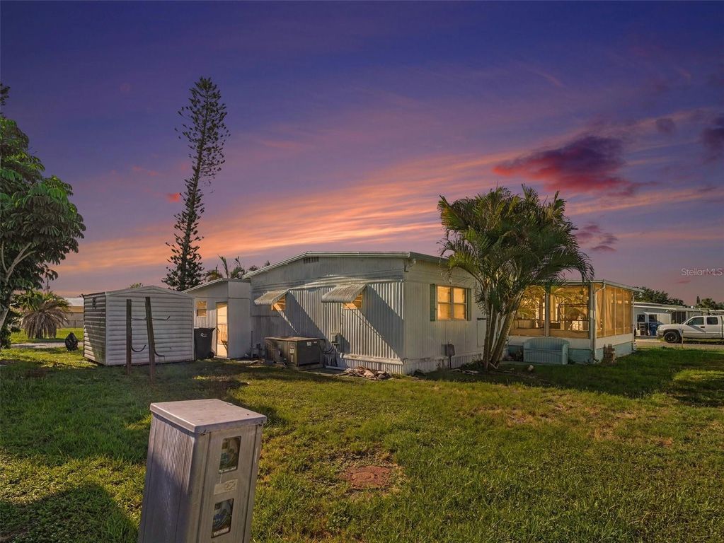 Image 28 of property listing at 309 50TH AVENUE TERRACE E, Bradenton, FL 34203
