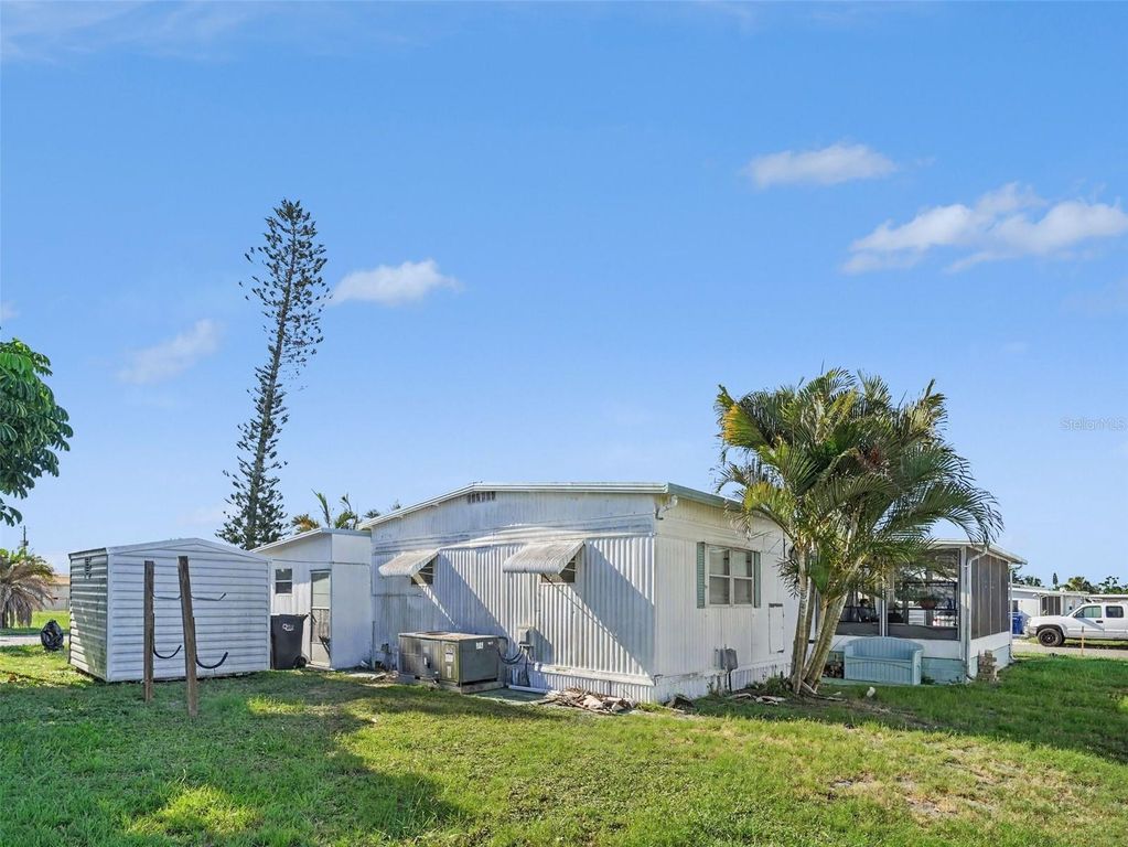 Image 30 of property listing at 309 50TH AVENUE TERRACE E, Bradenton, FL 34203