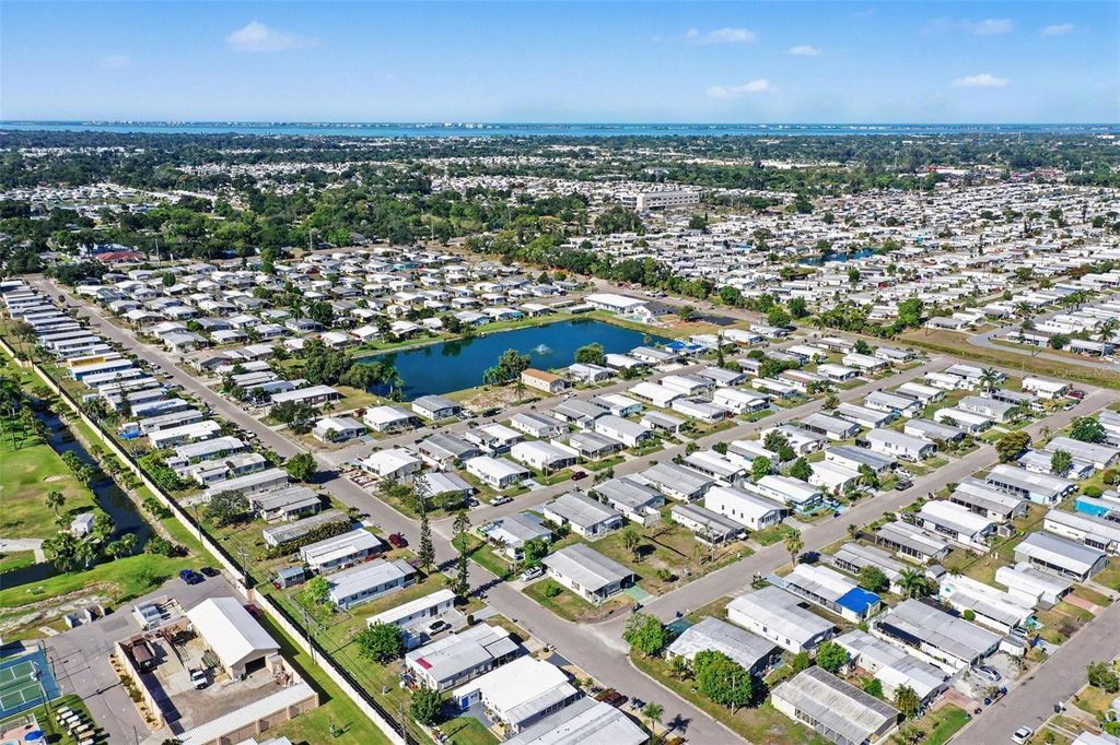 Image 35 of property listing at 309 50TH AVENUE TERRACE E, Bradenton, FL 34203