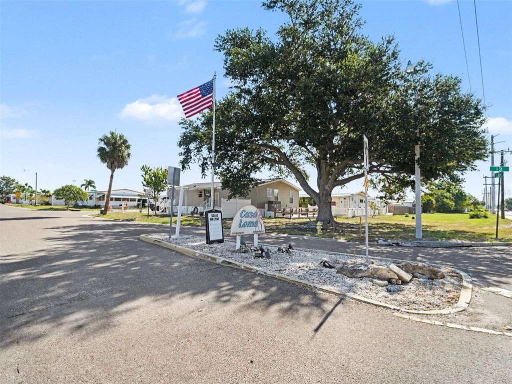 Image 6 of property listing at 309 50TH AVENUE TERRACE E, Bradenton, FL 34203
