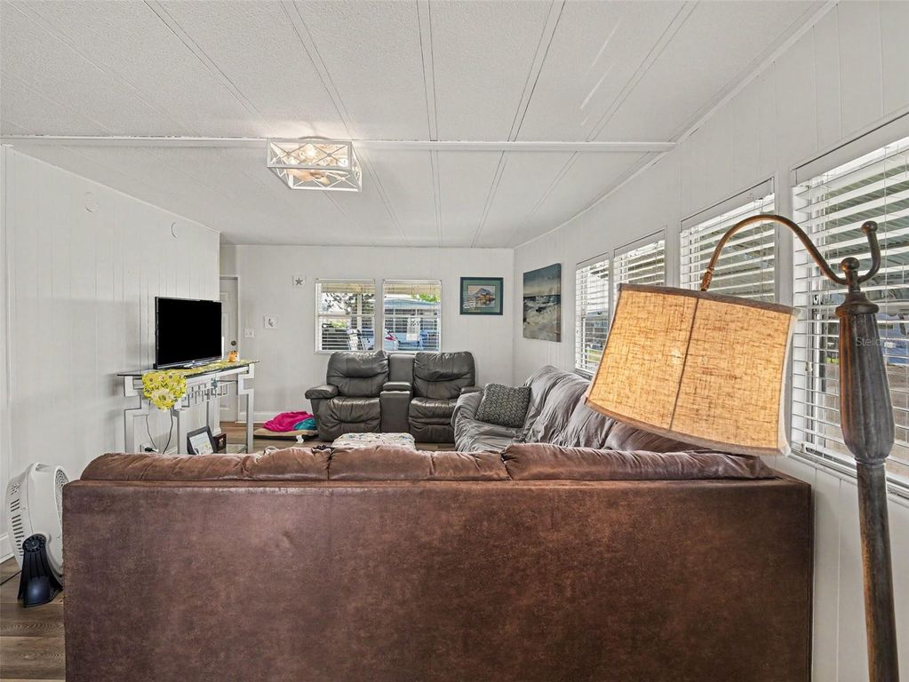Image 9 of property listing at 309 50TH AVENUE TERRACE E, Bradenton, FL 34203