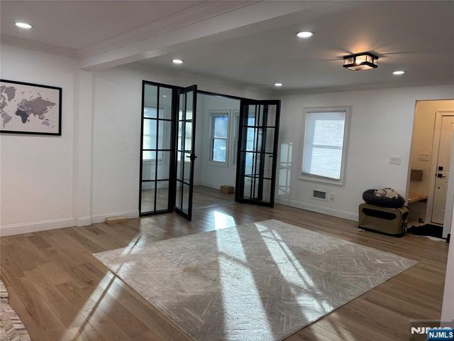 287 Gifford Place, Teaneck, NJ 07666