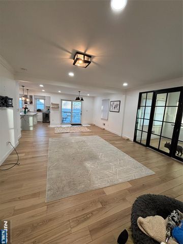 287 Gifford Place, Teaneck, NJ 07666