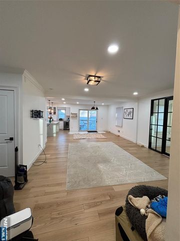 287 Gifford Place, Teaneck, NJ 07666