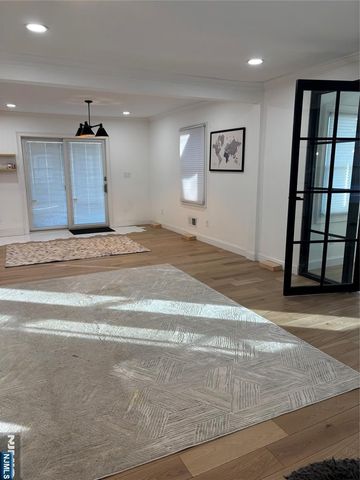 287 Gifford Place, Teaneck, NJ 07666