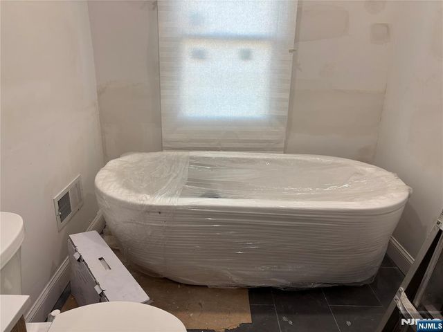 287 Gifford Place, Teaneck, NJ 07666