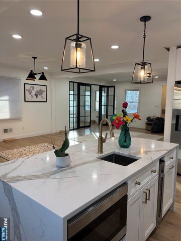 287 Gifford Place, Teaneck, NJ 07666