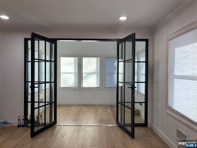 287 Gifford Place, Teaneck, NJ 07666