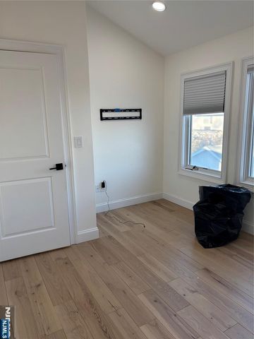 287 Gifford Place, Teaneck, NJ 07666