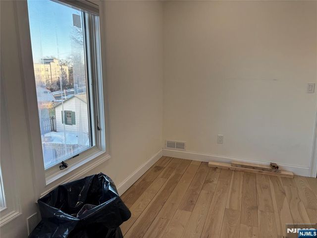 287 Gifford Place, Teaneck, NJ 07666