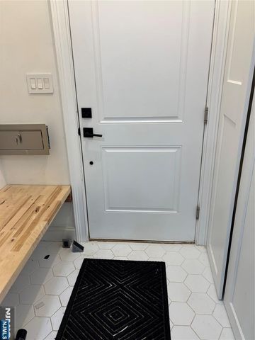 287 Gifford Place, Teaneck, NJ 07666