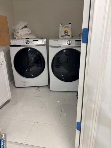 287 Gifford Place, Teaneck, NJ 07666