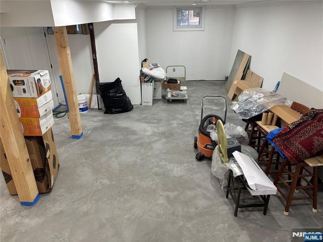 287 Gifford Place, Teaneck, NJ 07666