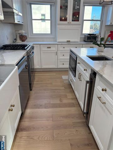 287 Gifford Place, Teaneck, NJ 07666