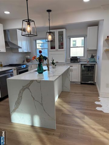 287 Gifford Place, Teaneck, NJ 07666