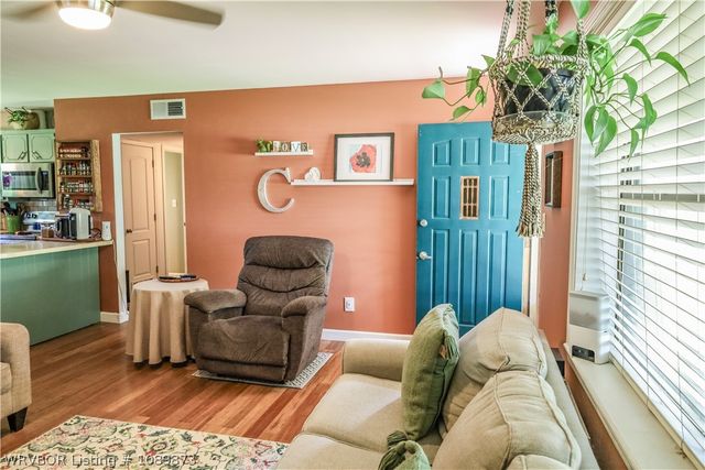 300 N 4th Street, Lavaca, AR 72941